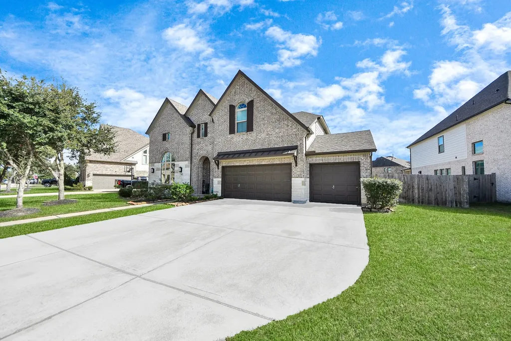1911 Sapphire Pines Lane Richmond TX 77469