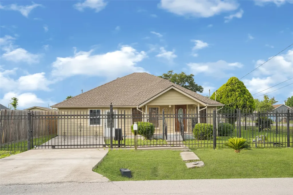 8004 Mendez Street Houston TX 77029