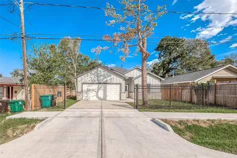 4633 Larkspur Street Houston TX 77051