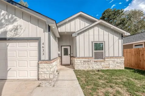 4633 Larkspur Street Houston TX 77051