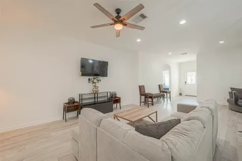 4633 Larkspur Street Houston TX 77051