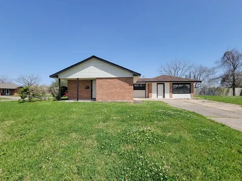 133 S Yaupon Street Lake Jackson TX 77566