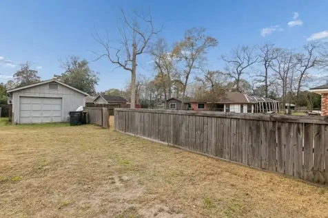 407 Holly Lane Conroe TX 77304