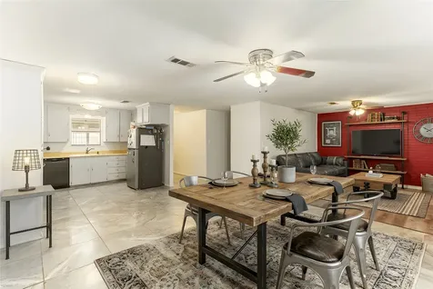 103 S Ringgold Street West Columbia TX 77486
