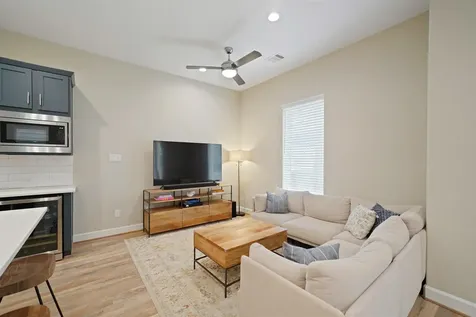 911 W 35th Street C Houston TX 77018