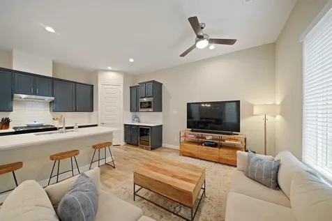 911 W 35th Street C Houston TX 77018