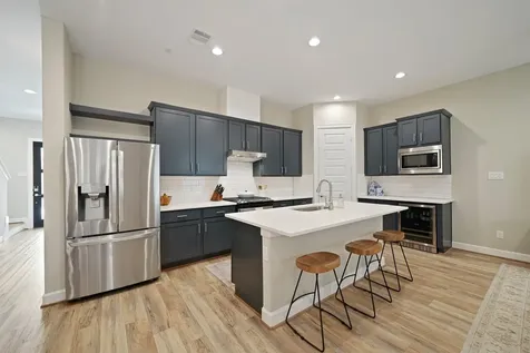 911 W 35th Street C Houston TX 77018