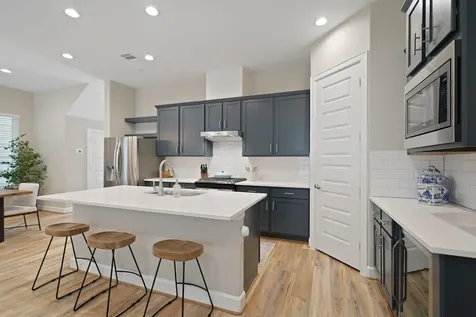 911 W 35th Street C Houston TX 77018