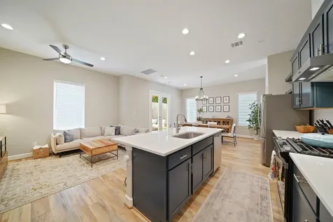 911 W 35th Street C Houston TX 77018