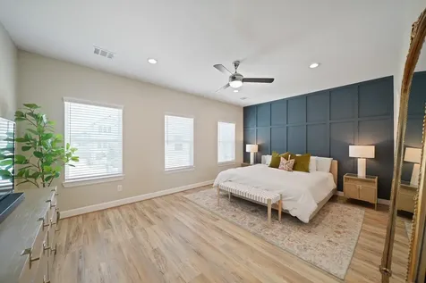 911 W 35th Street C Houston TX 77018