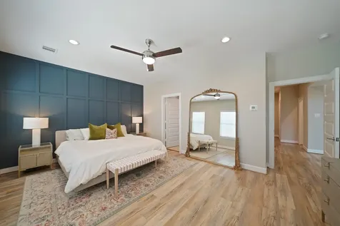 911 W 35th Street C Houston TX 77018