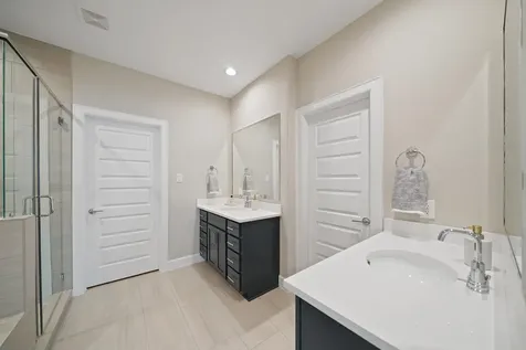 911 W 35th Street C Houston TX 77018