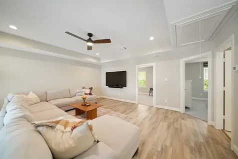 911 W 35th Street C Houston TX 77018