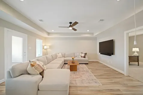 911 W 35th Street C Houston TX 77018