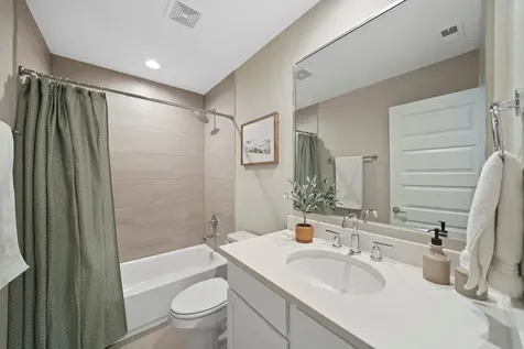 911 W 35th Street C Houston TX 77018