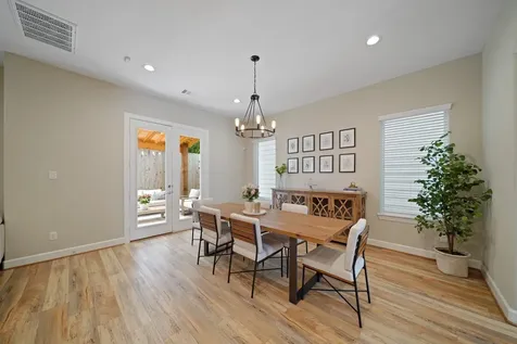 911 W 35th Street C Houston TX 77018