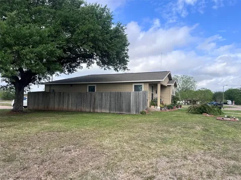 2847 Golf Crest Drive Wharton TX 77488