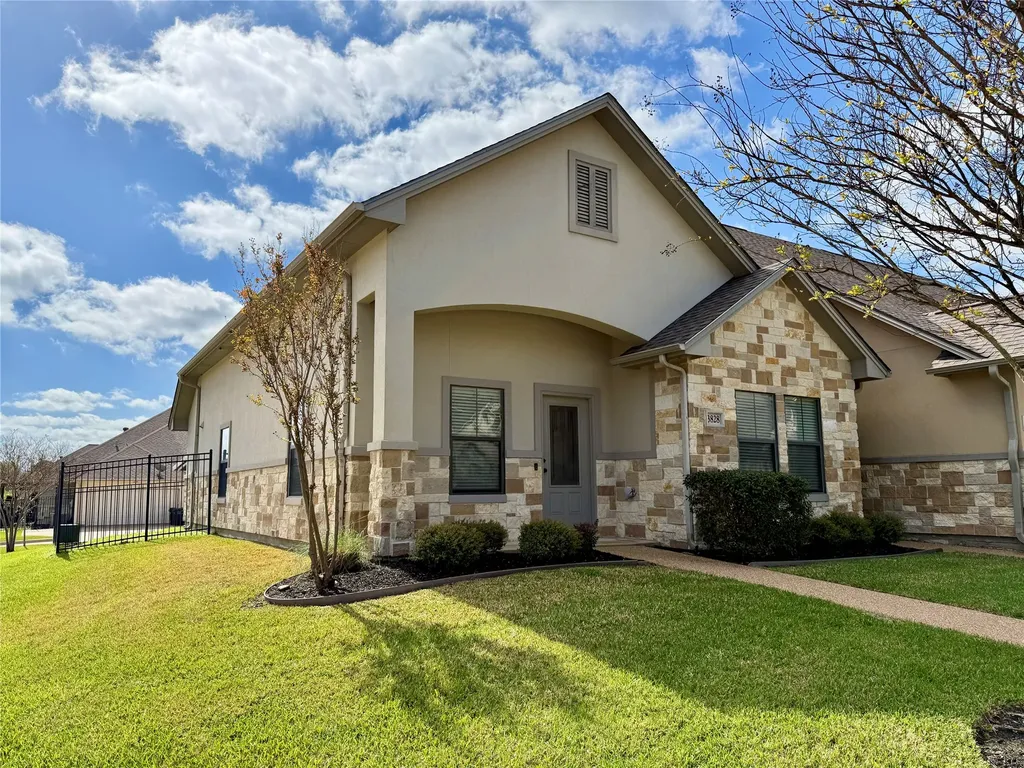 3828 Blackhawk Lane College Station TX 77845