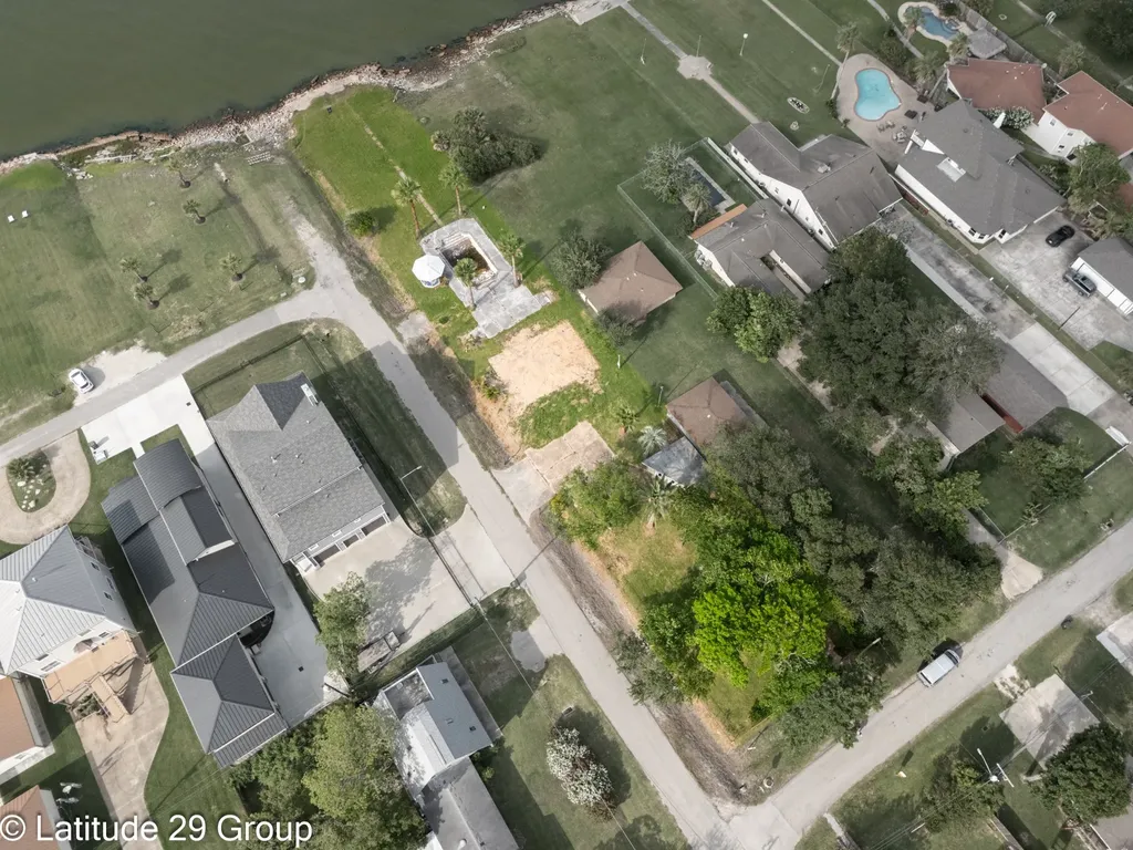 2588 Cliff Drive Dickinson TX 77539