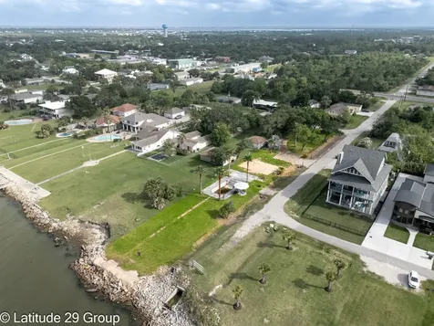 2588 Cliff Drive Dickinson TX 77539