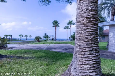 2588 Cliff Drive Dickinson TX 77539