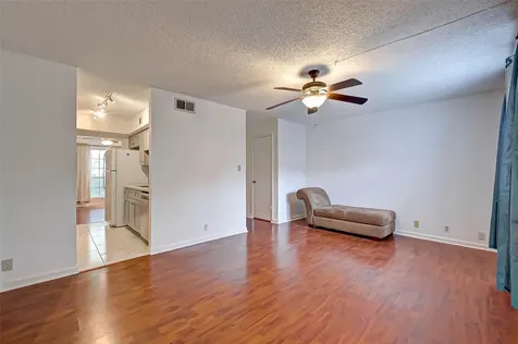 8101 Amelia Road 206 Houston TX 77055