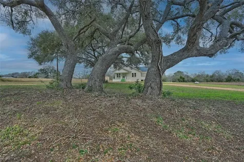 248 County Road 378 Hallettsville TX 77964