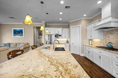 3827 Conch Galveston TX 77554