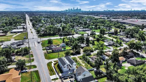 4129 E Toliver Street Houston TX 77016