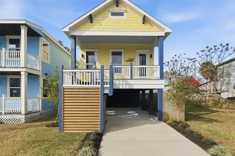 1207 32nd Street Galveston TX 77550