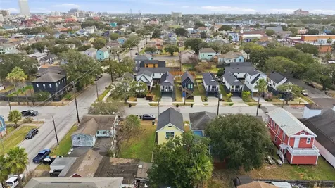 1207 32nd Street Galveston TX 77550