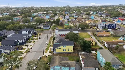 1207 32nd Street Galveston TX 77550
