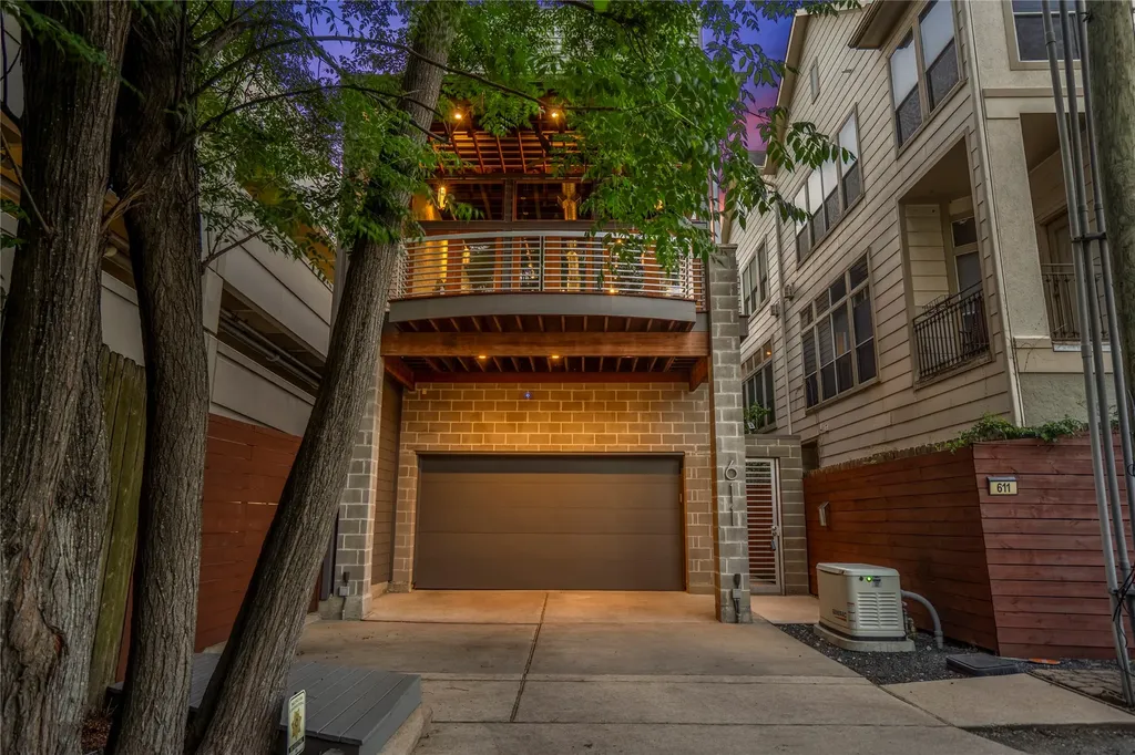 611 Hartman Street Houston TX 77007
