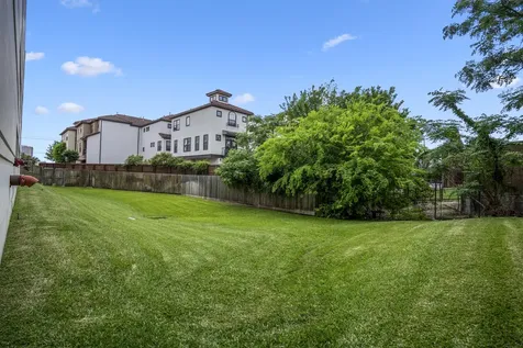 611 Hartman Street Houston TX 77007