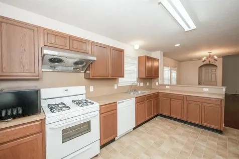 7839 Winding Creek View Houston TX 77072