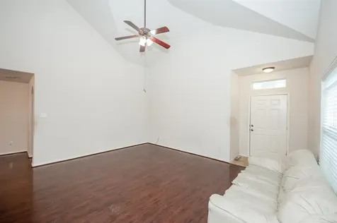 7839 Winding Creek View Houston TX 77072