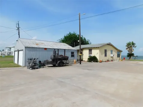 635 Marshall Johnson Avenue S Port Lavaca TX 77979