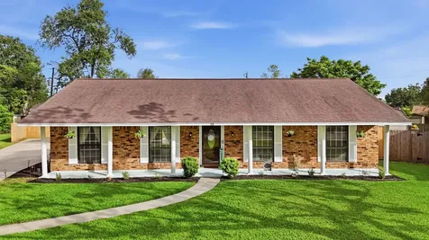 59 S Shamrock Court Lake Jackson TX 77566