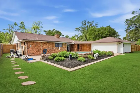 59 S Shamrock Court Lake Jackson TX 77566