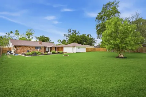 59 S Shamrock Court Lake Jackson TX 77566