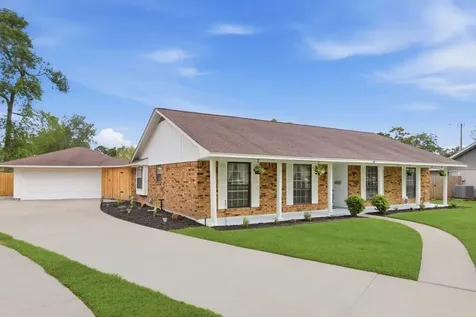59 S Shamrock Court Lake Jackson TX 77566