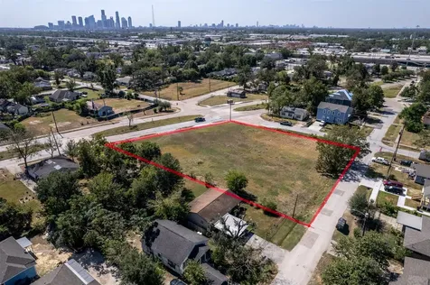 3313 Cavalcade Street Houston TX 77026