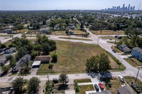3313 Cavalcade Street Houston TX 77026