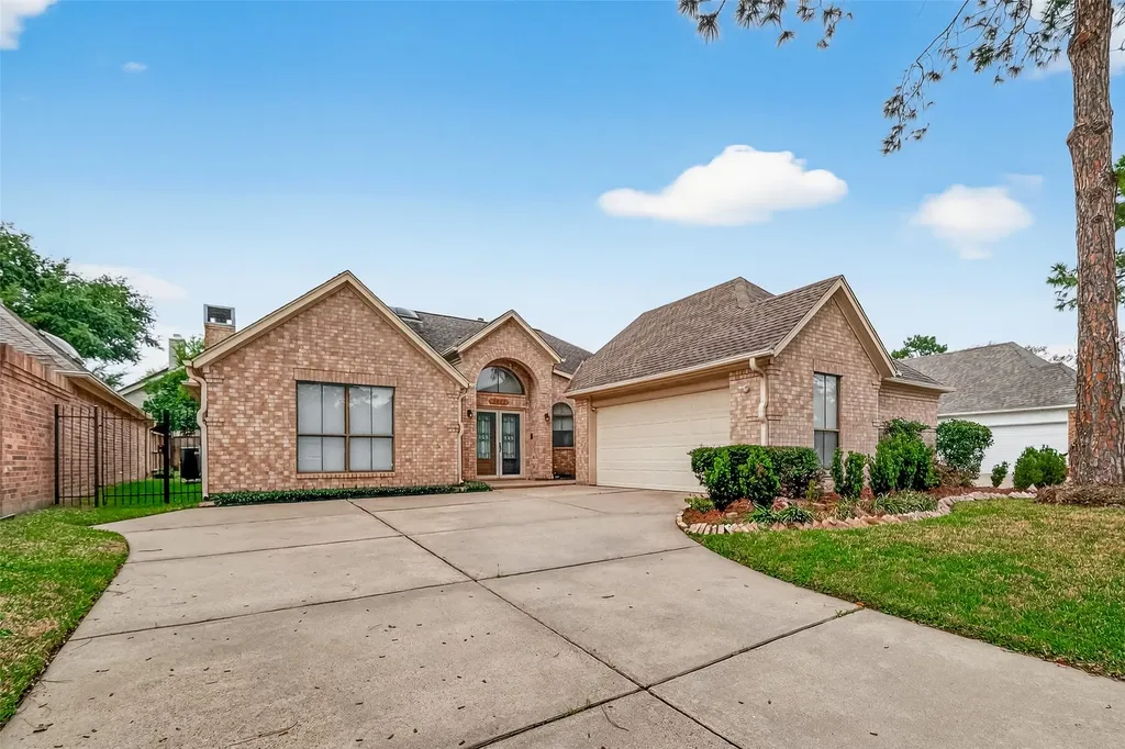 2043 Park Grand Road Houston TX 77062