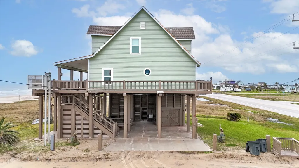997 Austin Street Gilchrist TX 77617