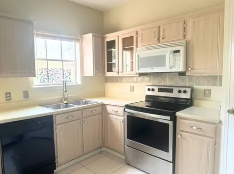 7575 Cambridge Street 1902 Houston TX 77054
