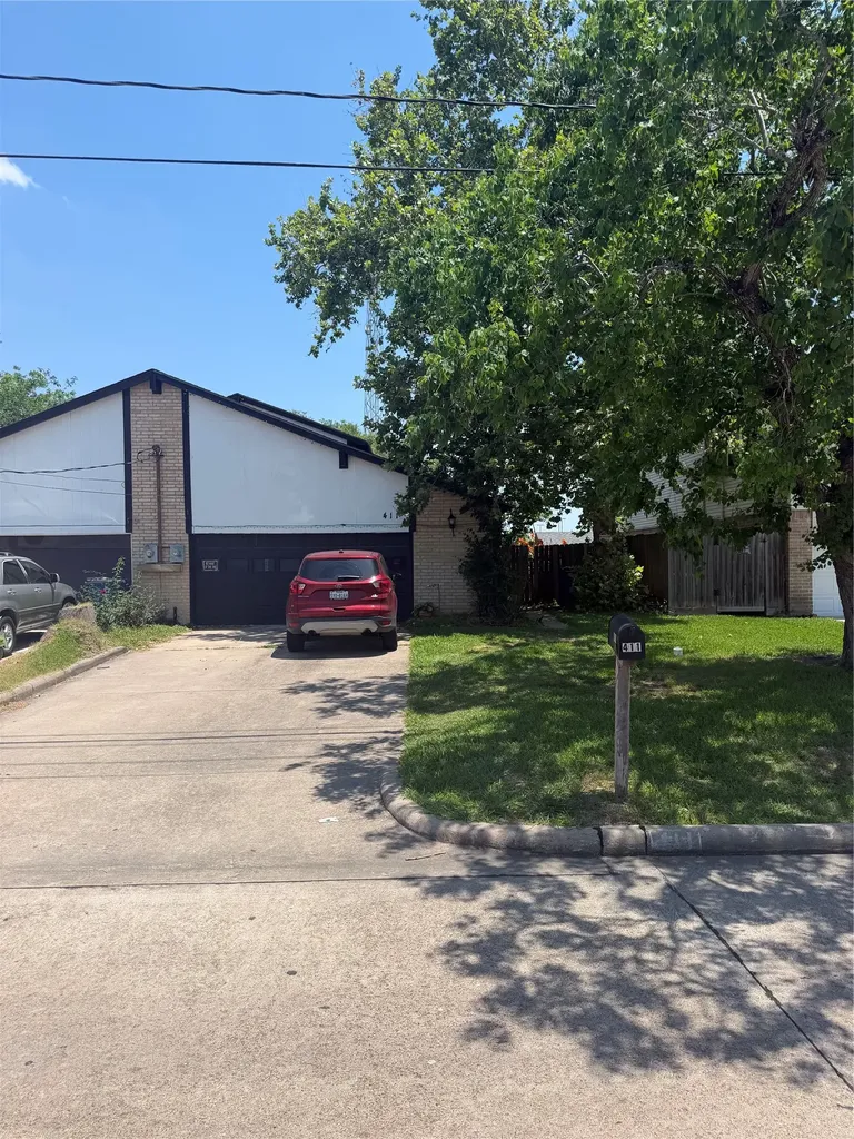 411 S Austin Street Webster TX 77598