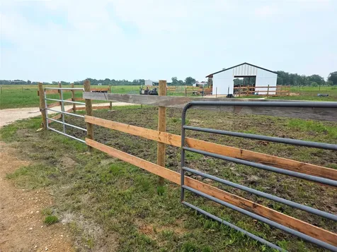816 Raccoon Bend Road Bellville TX 77418
