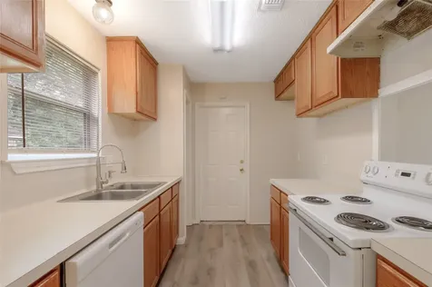 636 Avenue H Huntsville TX 77320