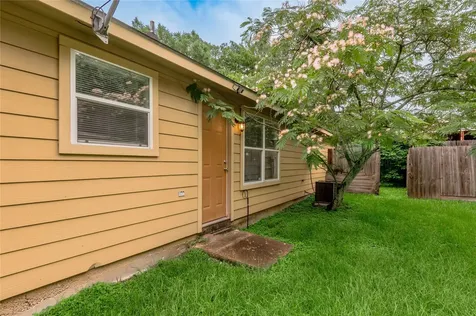 636 Avenue H Huntsville TX 77320